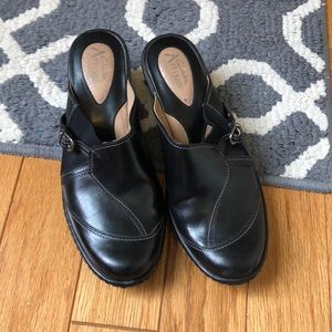 clarks clogs clearance